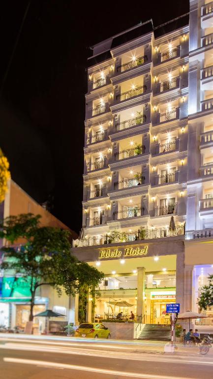 Edele Hotel Nha Trang Beach: Phòng Suite View Biển, Minibar & Ban Công Riêng Tư