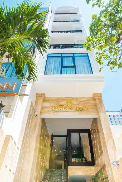 Bí Quyết Nghỉ Dưỡng Nha Trang Giá Rẻ: Aladin Hotel – Gần Tháp Trầm Hương Và Các Quán Ăn Nổi Tiếng