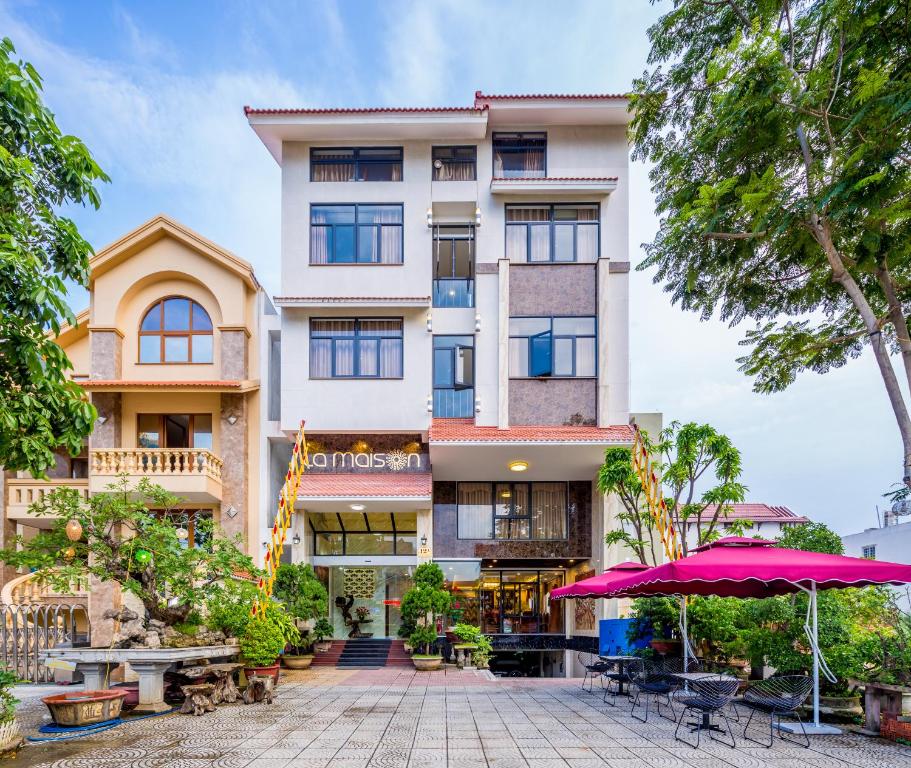 La Maison Danang Beach Hotel, du lịch Đà Nẵng giá rẻ, khách sạn đà nẵng giá rẻ, du lịch đà nẵng tự túc, nhà nghỉ đà nẵng giá rẻ.