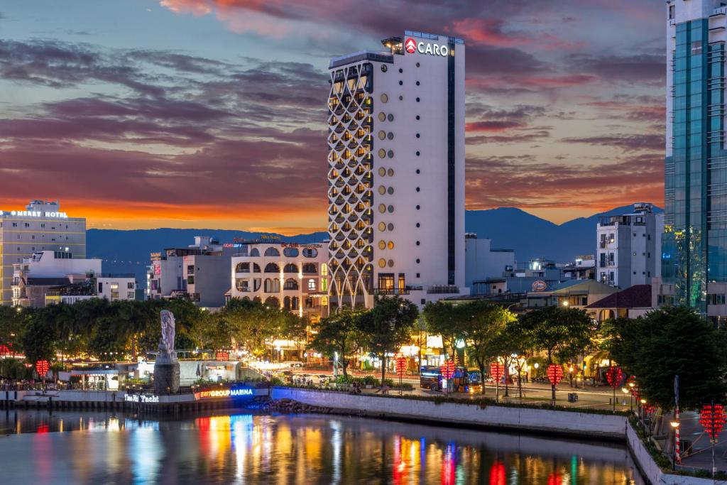 Caro Premium Hotel Đà Nẵng, khách sạn cao cấp với vị trí thuận tiện cho du lịch và công tác