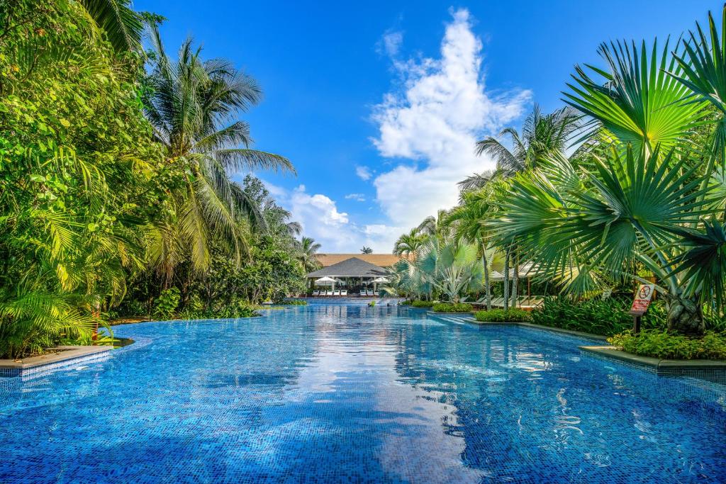 Tropical Pool Villas, biệt thự sang trọng với hồ bơi riêng giữa thiên nhiên xanh mát