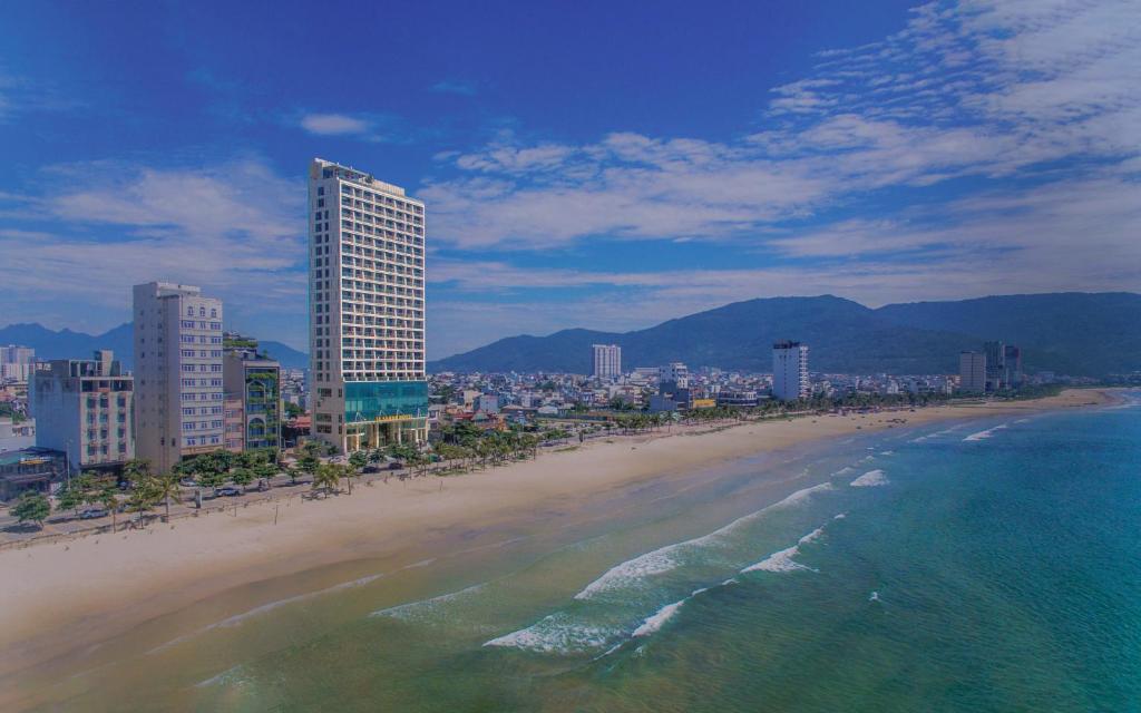 Le Sands Oceanfront Danang Hotel, khách sạn hiện đại với không gian thoáng mát và yên bình