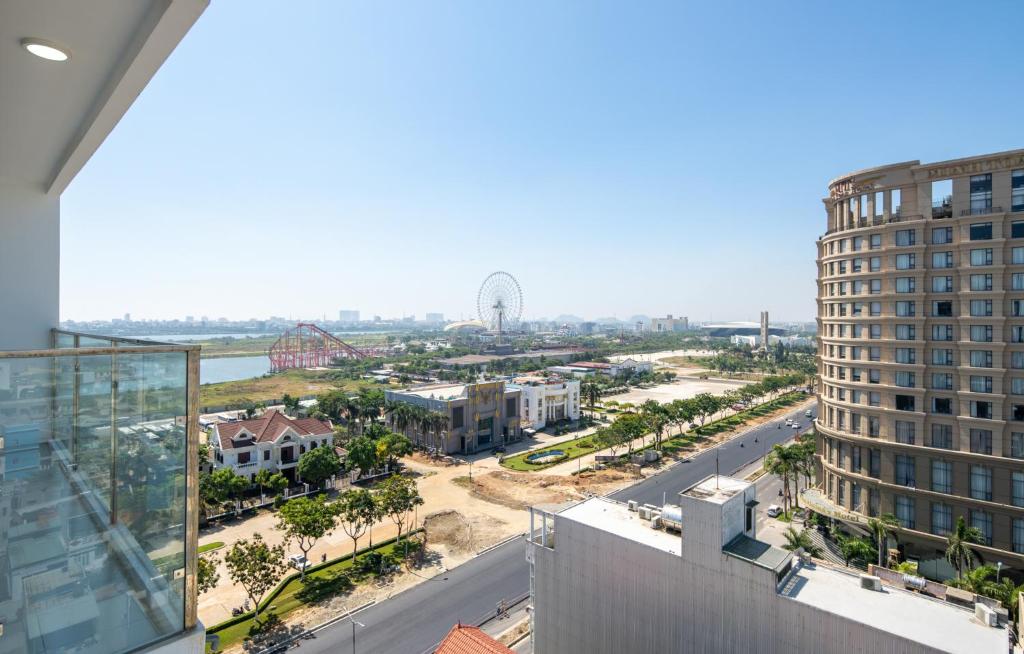 Record Hotel, khách sạn 4 sao hiện đại với hồ bơi ngoài trời view đẹp