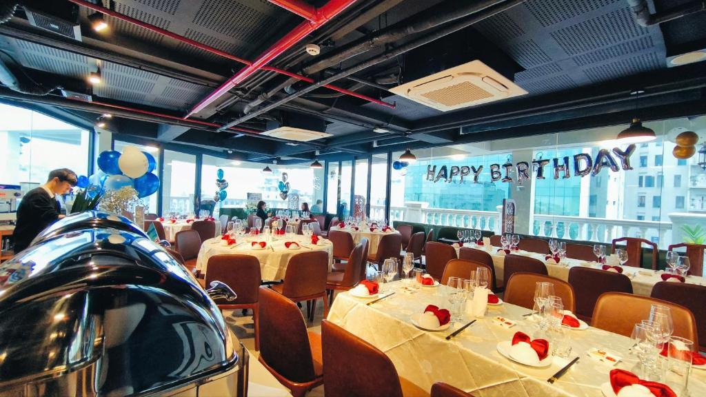 Khách Sạn 12 A&B Điện Biên Phủ, khách sạn sang trọng với dịch vụ ẩm thực phong phú