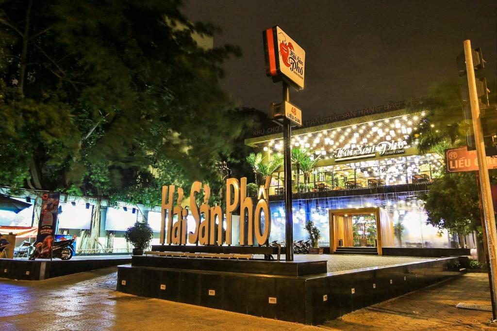 QMP-Deluxe Serviced Apartment, homestay tiện nghi gần Vincom Nguyễn Chí Thanh và Trung tâm Văn hóa