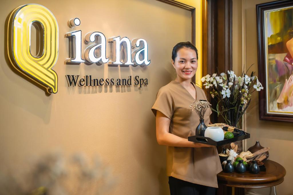 The Q Hotel Hà Nội, khách sạn sang trọng, view thành phố tuyệt đẹp, buffet sáng phong phú