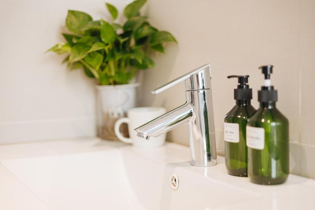 LUCK APART 8 Hanoi Westlake, căn hộ ban công sang trọng với dịch vụ chu đáo