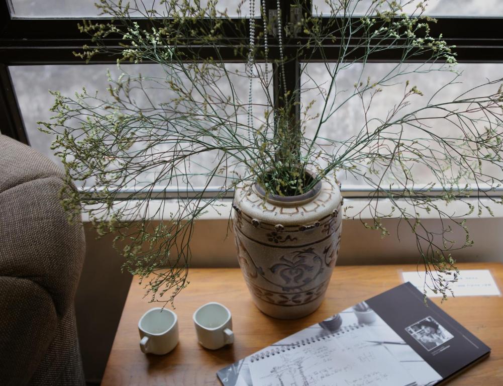 The First Bà Triệu Hà Nội, Nhà Nghỉ Sang Nhất Với Tầm Nhìn Hướng Phố Trung Tâm