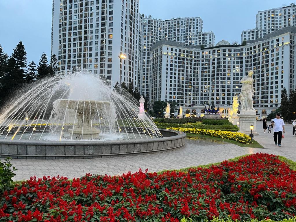 Vinhomes Royal City Hà Nội, Căn Hộ 2 Phòng Ngủ Sang Trọng Có Vườn Và Sân Hiên Thoáng Mát