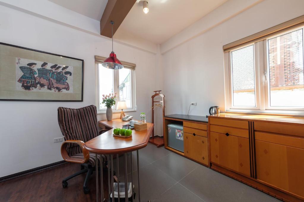 Golden Sunshine Villa – Biệt Thự Vàng Nắng Đẹp Nhất Hồ Gươm, Chỉ 2 Phút Đi Bộ Tới Nhà Hát Lớn