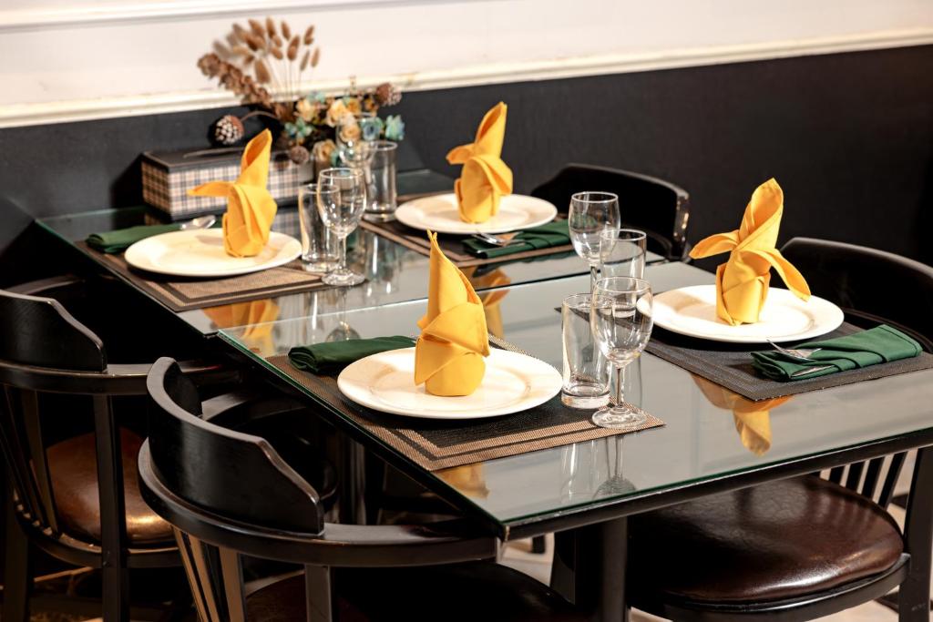 Eliana Signature Hanoi Hotel Hà Nội – Điểm Dừng Chân Hồng Phấn Hoàn Hảo Gần Nhà Hát Múa Rối