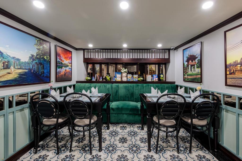 Khám Phá The Lotus Aman Hotel: Sen Trắng Bình Yên Giữa Phố Cổ Nhộn Nhịp