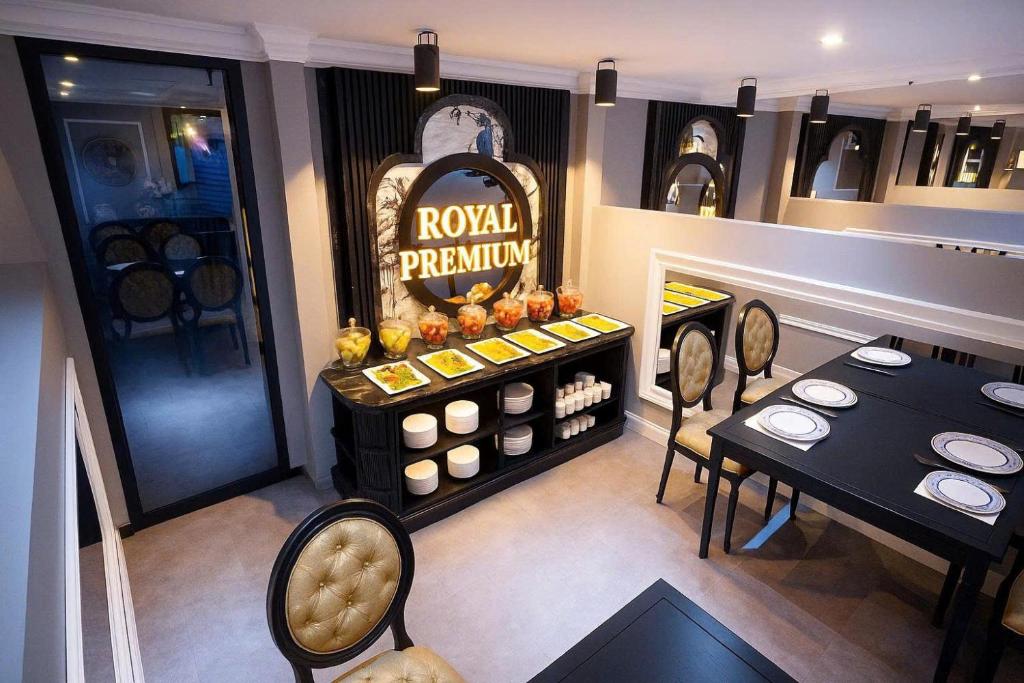 Khách Sạn Gần Hồ Hoàn Kiếm "Làm Vua": Royal Premium – Câu Trả Lời Cho Mọi Du Khách