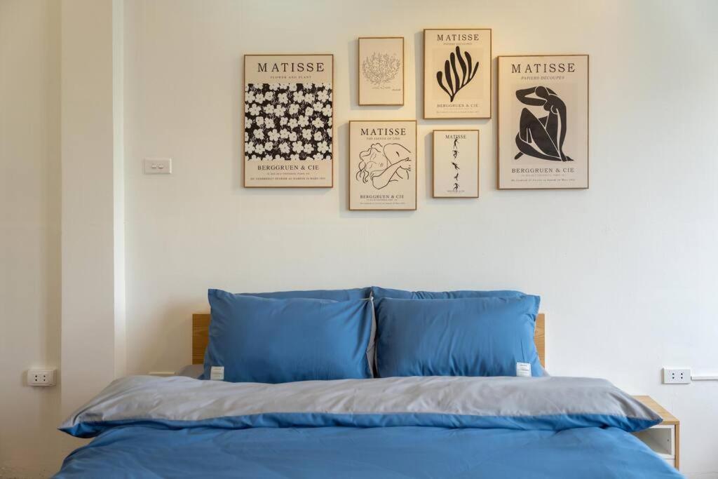 Review Holly's Balcony Bliss: Homestay Lãng Mạn Cho Cặp Đôi, Ban Công View Phố Cổ Đêm Lung Linh, Chill Bia Siêu Thơ