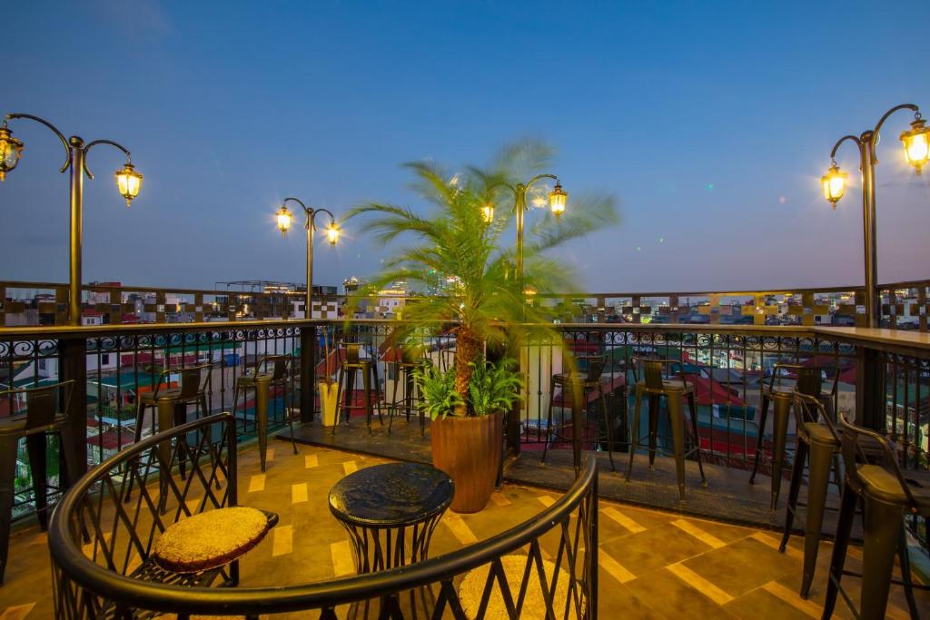 Ưu Đãi Madelise Palace Hotel Phố Cổ: Khách Sạn Đẹp Lung Linh, Minibar Free Và Rooftop Sân Hiên View Phố Đêm