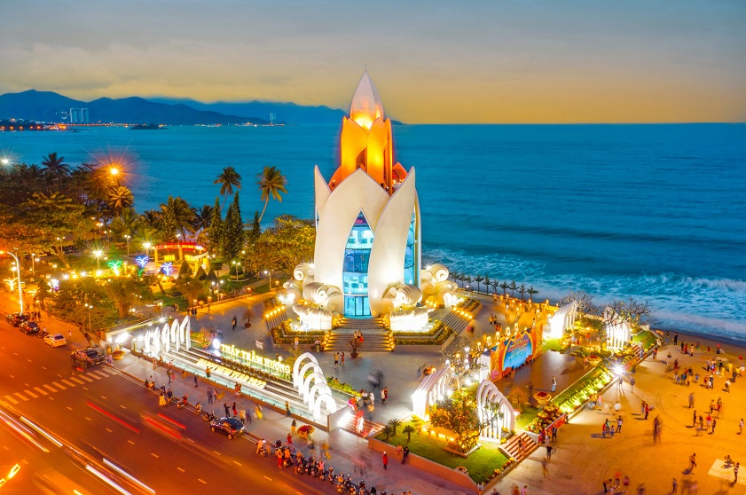 Tour Nha Trang Tết Dương lịch, Tháp Bà Ponagar, Chùa Long Sơn, VinWonders từ Sài Gòn, hành trình biển xanh đầu năm mới trong 3 ngày 2 đêm